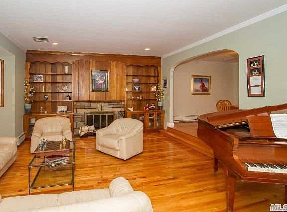 2nd image of 1538 Andrews Ln