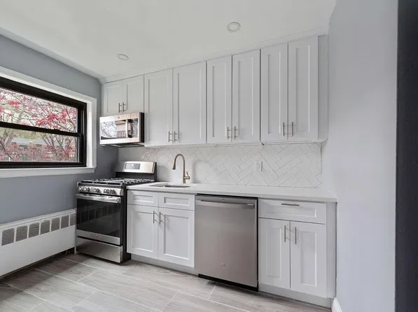 73-23 220th St #U, Oakland Gardens, NY 11364