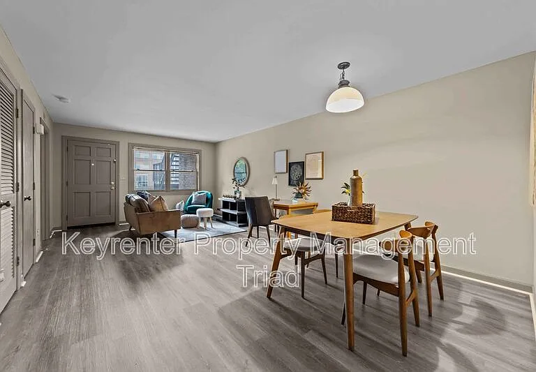 211 McIver St #A — Photo 4