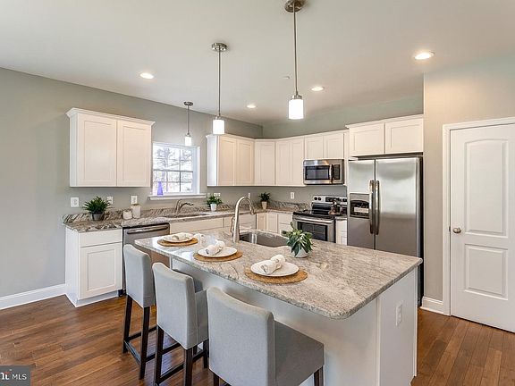 2nd image of 814 Pengrove Ct Lot 52