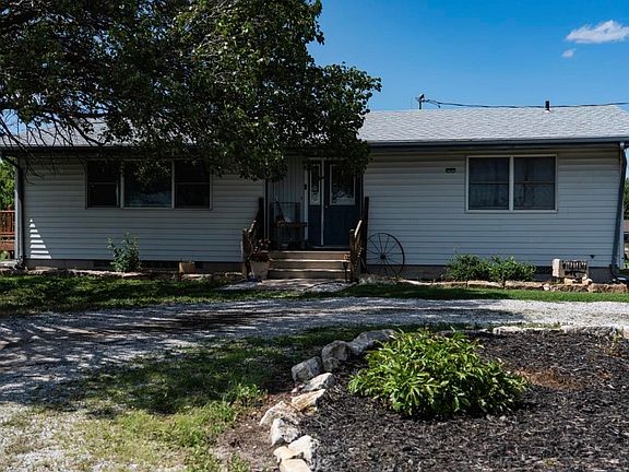 2nd image of 2044 Arrowhead Rd