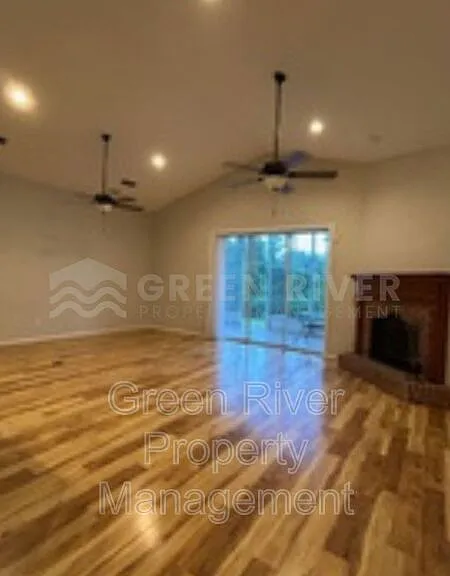 1559 Lakeway Dr — Photo 9