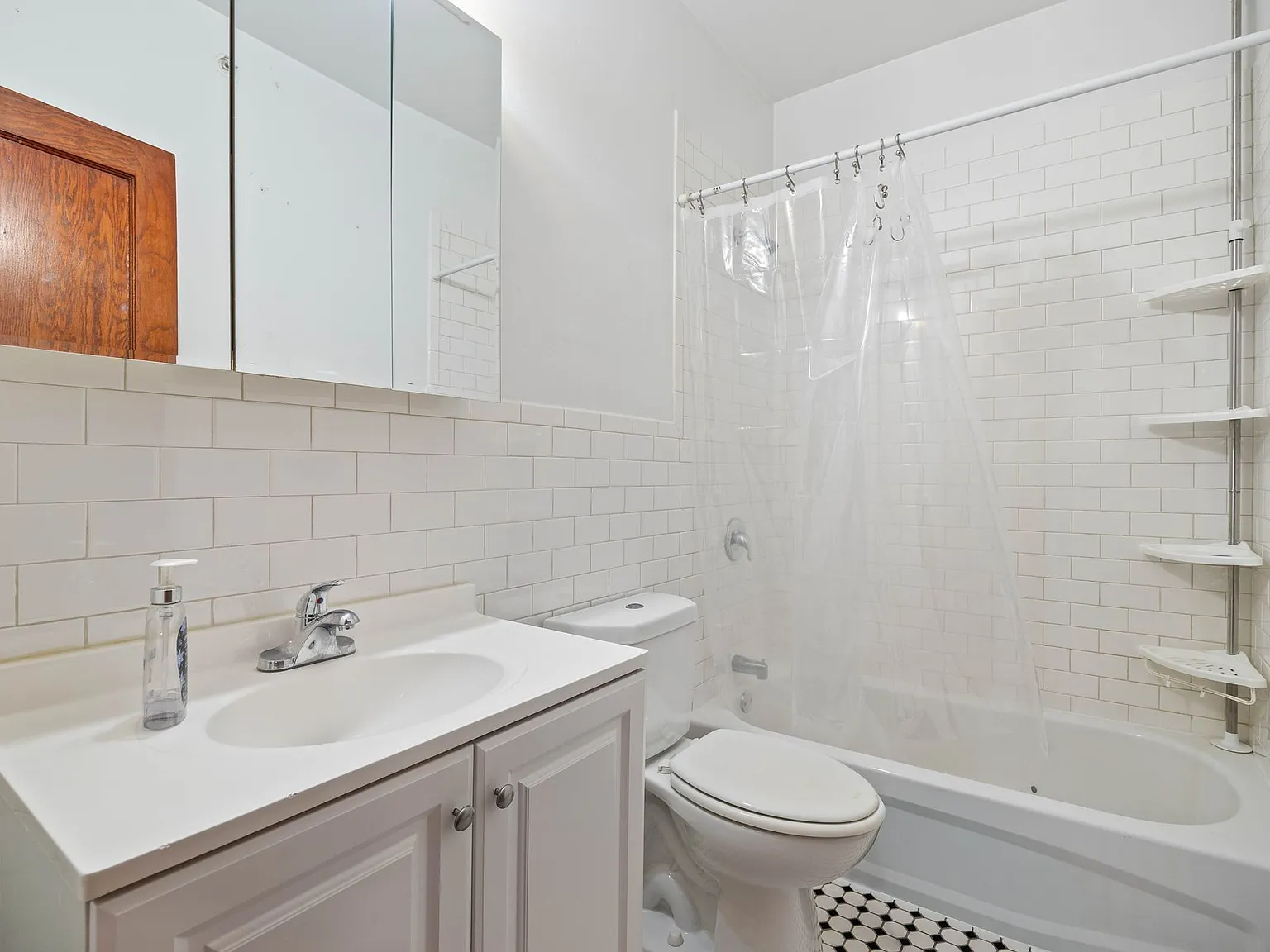 4 bed, 1200 sqft, $5,500 — Photo 3