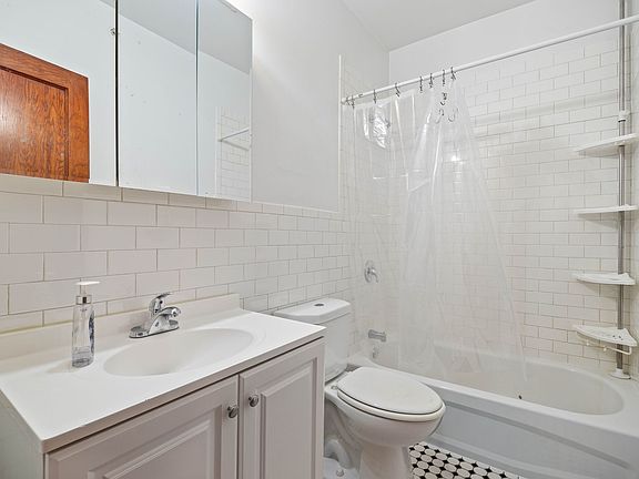2nd image of 711 Emerson St #1A
