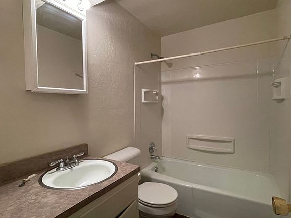 3rd image of 119 W Davis Ave #3