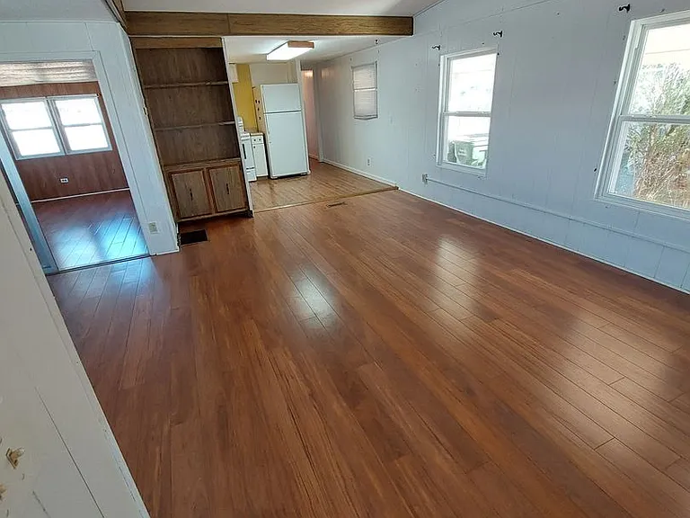 2929 Saralake Dr S — Photo 17