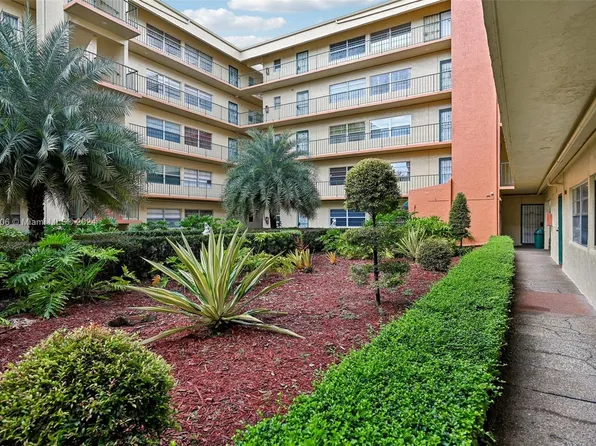 4525 W 20th Ave #123, Hialeah, FL 33012