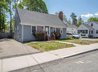 19 Iowa St, Providence, RI 02904