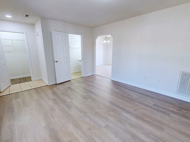 5 Stratford Dr #111 — Photo 9