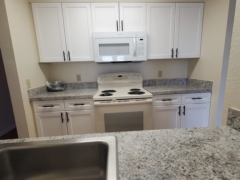 Portage Bay Apartments — Photo 24