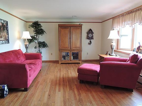 2nd image of 541 Alvina Ln
