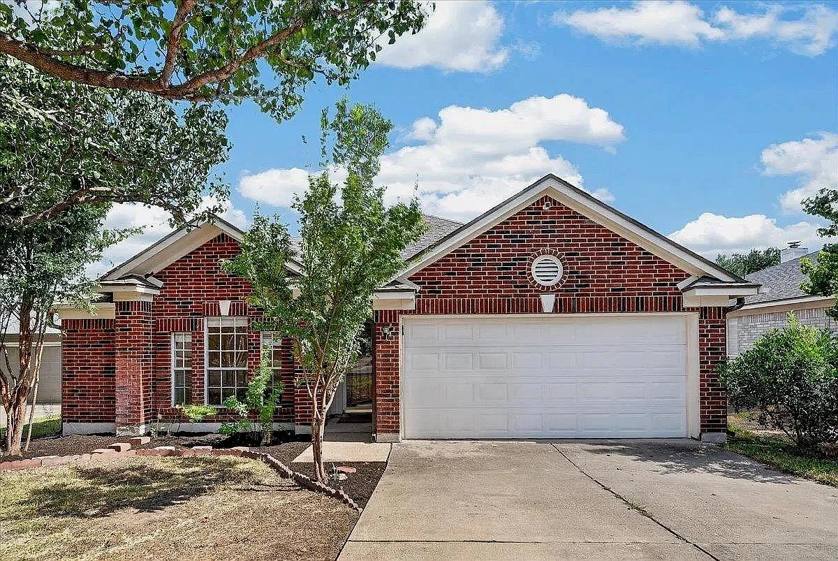 3 bed, 2.5 bath, 1666 sqft, $2,200 — Photo 1