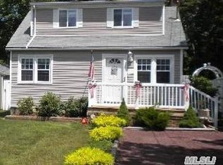 117 Somerset Ave, Mastic, NY 11950