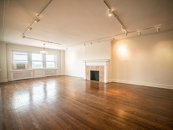 3rd image of 420 E Armour Blvd APT 6SE