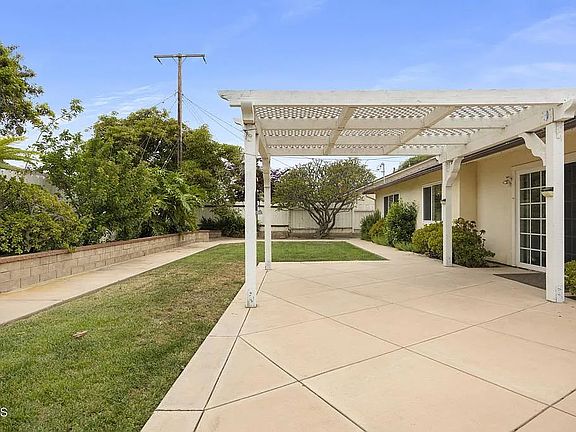 5th image of 1084 E Pinehurst Pl