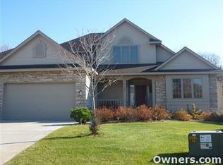 4210 Victoria Ct, Shoreview, MN 55126