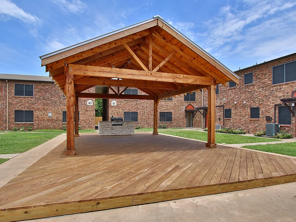 Pointe Ann Apartments
