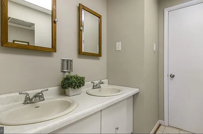 12915 Edelen Rd — Photo 19