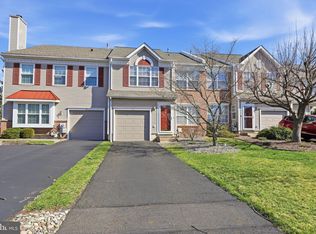 25 Honey Locust Ln, Newtown, PA 18940