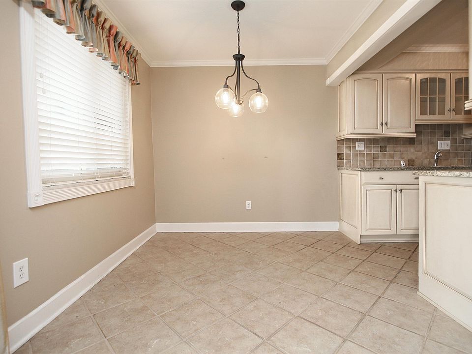 329 Riviera Dr, photo 8