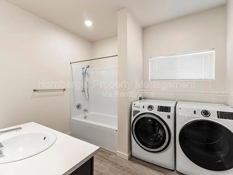 Astor Community — Photo 37