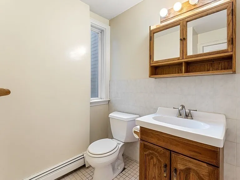 42-44 Woodlawn St #5 — Photo 17