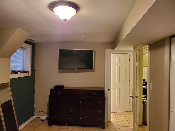 4th image of 5120 N Avers Ave