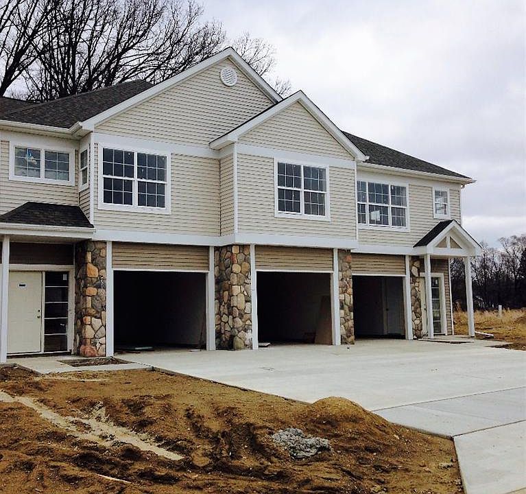 2nd image of 526 Fieldstone Cir N #5
