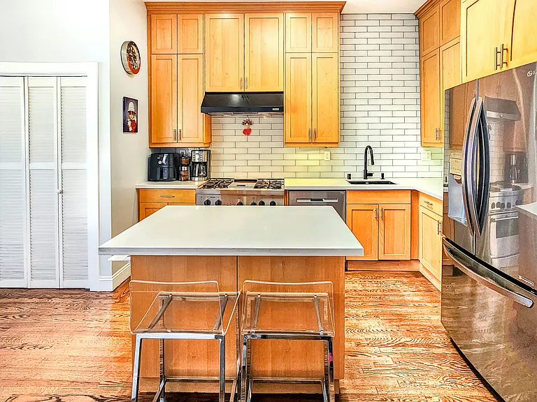 39 Oakwood St — Photo 4