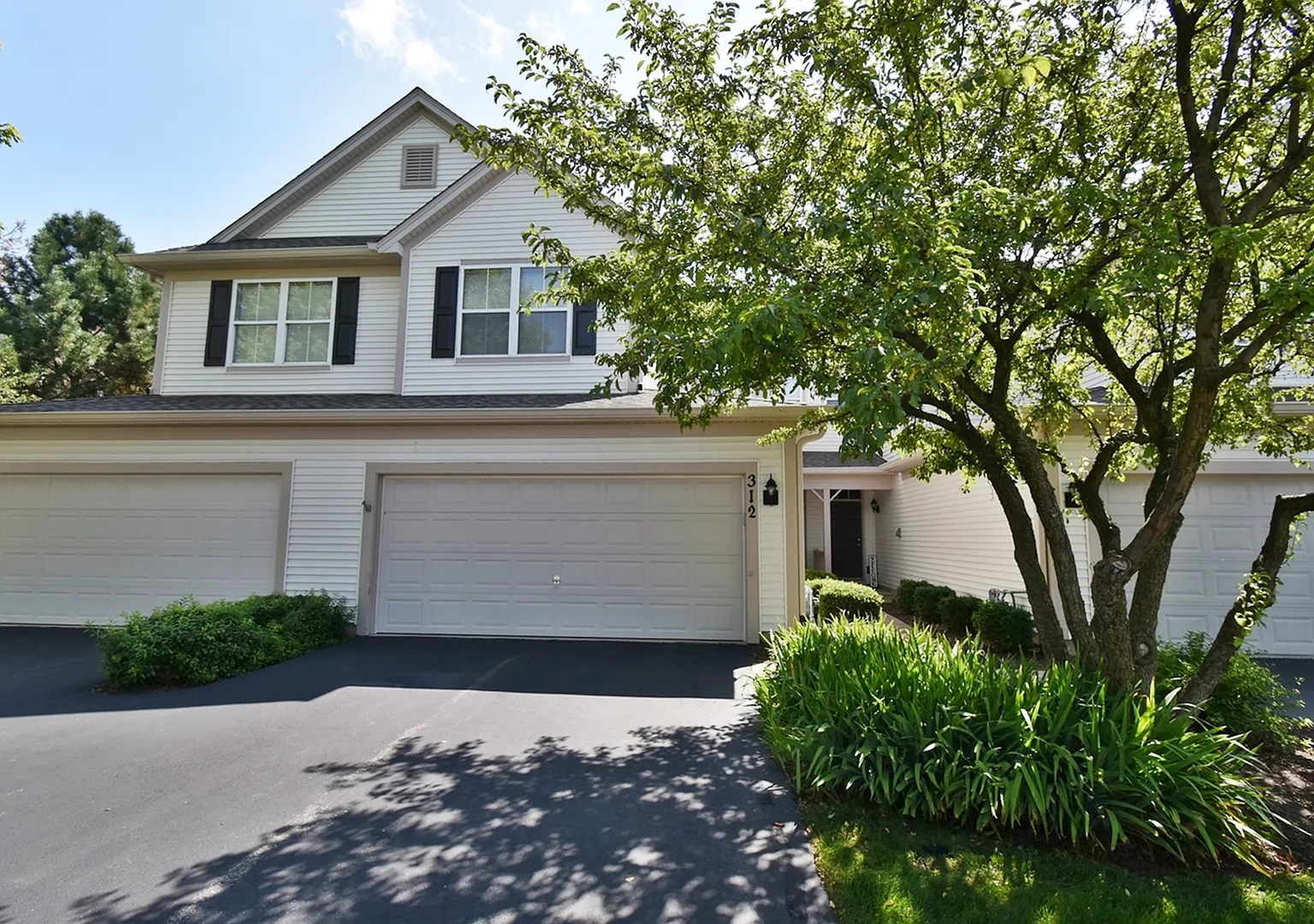 2 bed, 1.5 bath, 1500 sqft, $2,350 — Photo 1