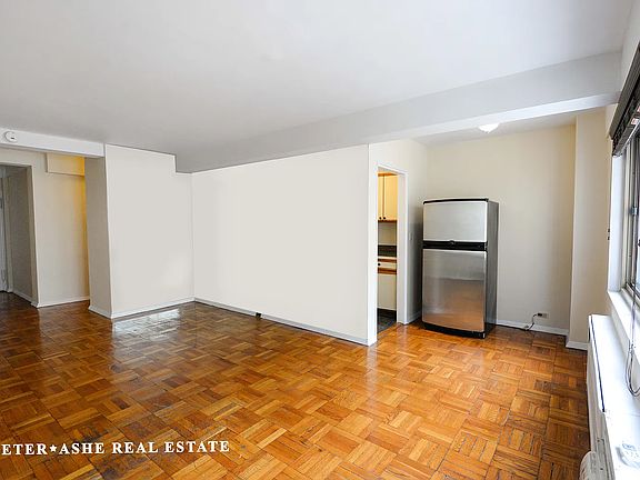 3rd image of 225 E 46th St #9B1