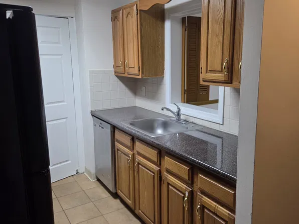 65 Greentree Ln APT 18, Weymouth, MA 02190