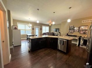 3857 Hunters Cir, Manhattan, KS 66502