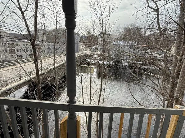 15 Bridge St #3, Hillsborough, NH 03244