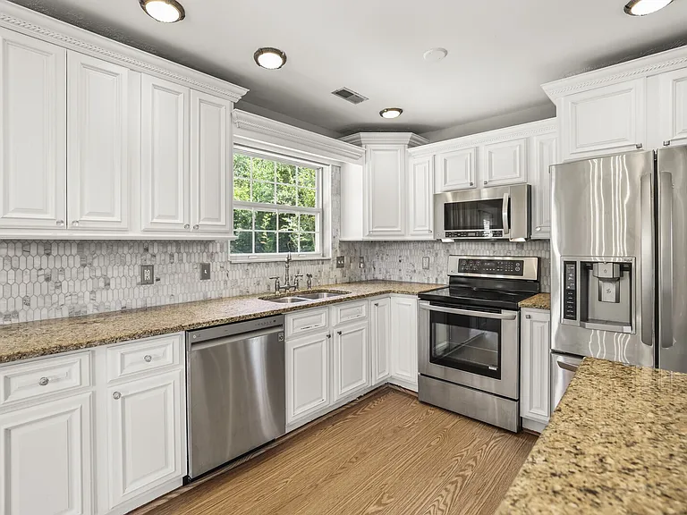 3127 Creekview Ln — Photo 12
