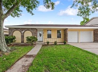 3872 Chriswood Ln, Harvey, LA 70058