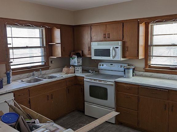 2nd image of 36 3rd St NE
