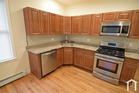 4 bed, 1600 sqft, $3,450 — Photo 1