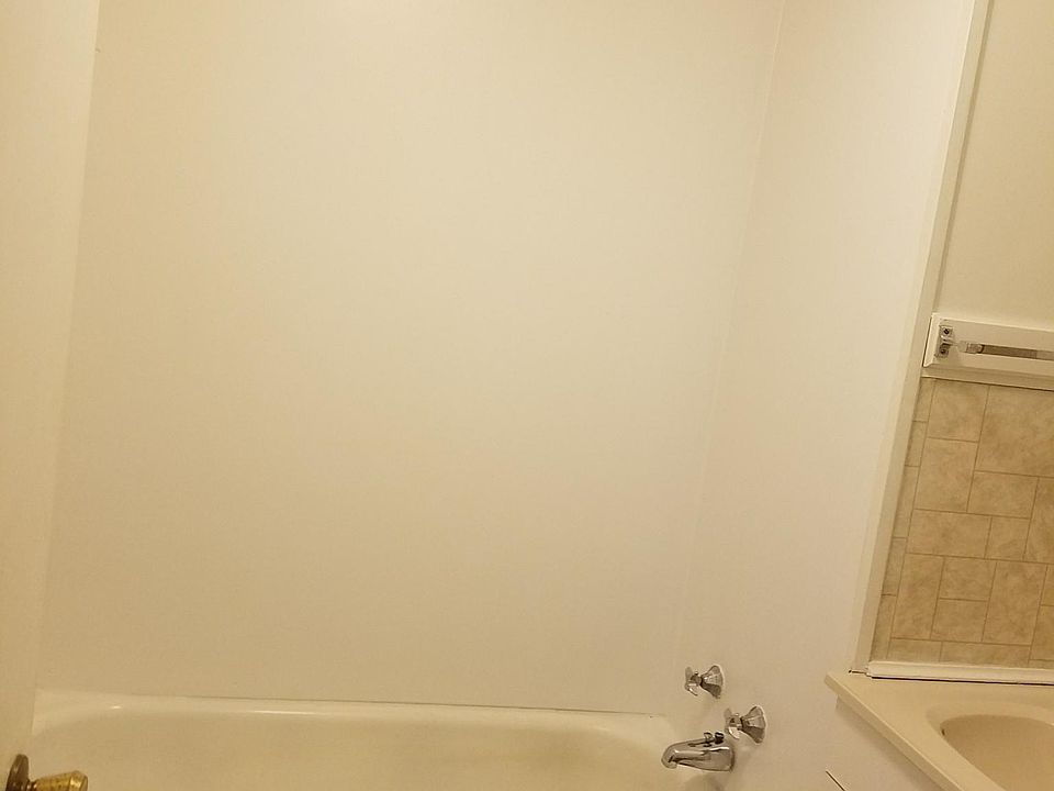 2nd image of 142 Allen St