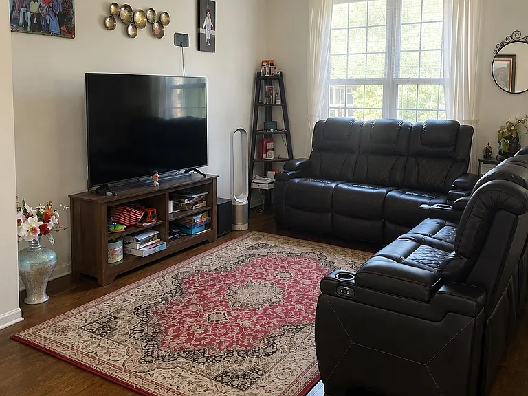 2493 Waterbury Ln — Photo 2