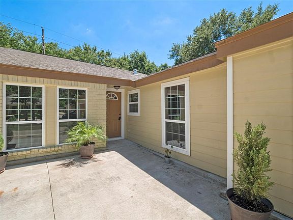 2nd image of 15903 Mill Hollow Dr
