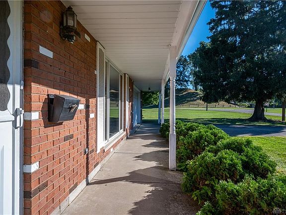 5th image of 320 Meadow Ln