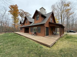 33482 S Deer Track Ln, Drummond Island, MI 49726