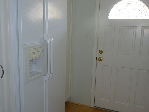 4th image of 33 Graylawn Ave #A