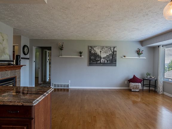 3rd image of 10647 Glen Acres Dr S #10647