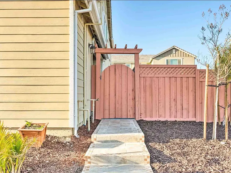 1427 S Wilshire Ave — Photo 17