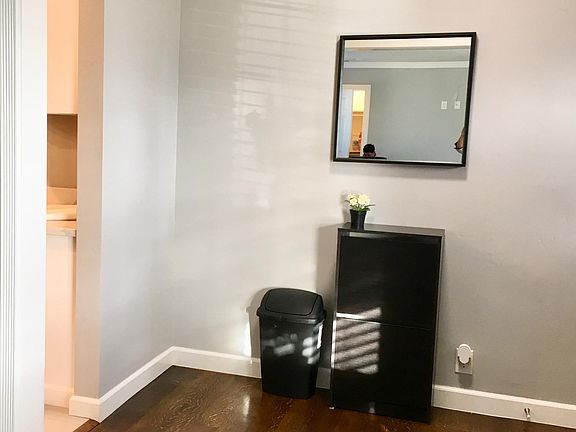 3rd image of 33 Garden Ln