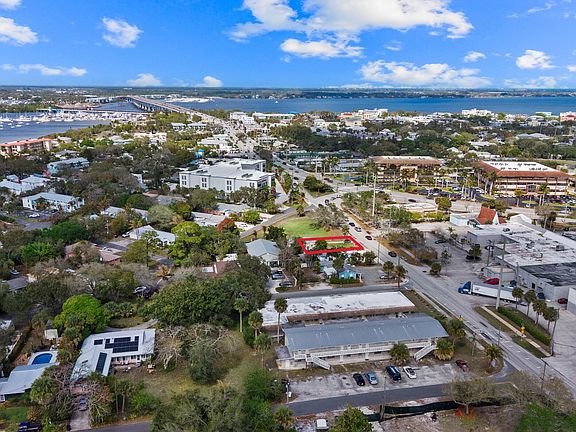 2nd image of 820 SW Palm City