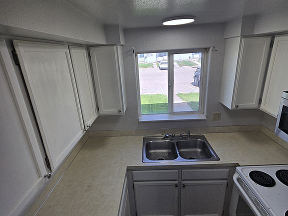 5th image of 827 Northview Cir