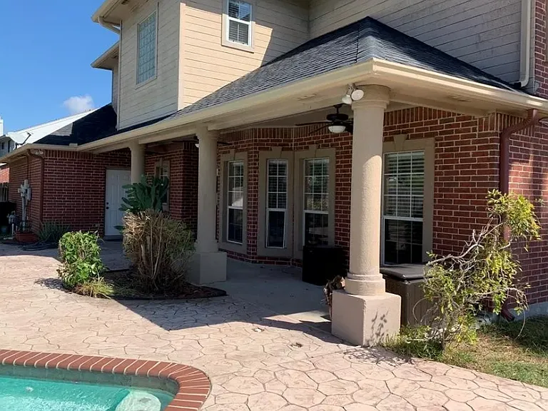 8033 Saint Laurent Dr — Photo 3